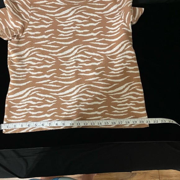 Anthropology Women’s Top Size LG GUC - Picture 11 of 15